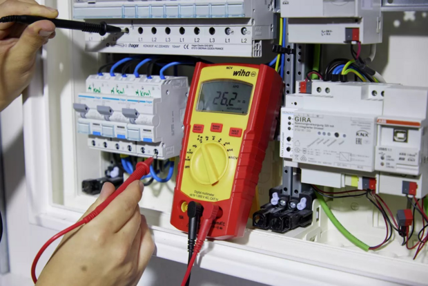 Wiha digitale multimeter tot 1.000 V AC, CAT IV